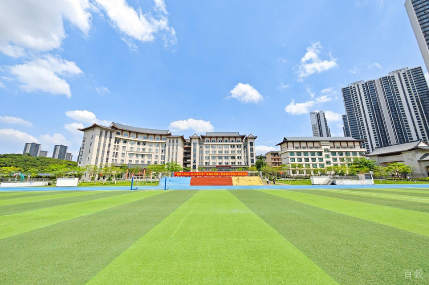 广州SSAL理工实验学校_学校操场环境
