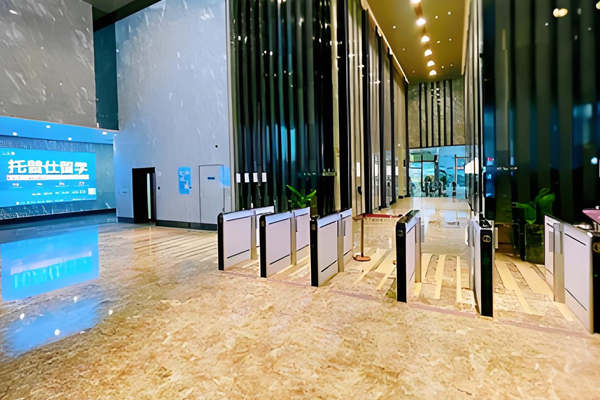 学校门口环境