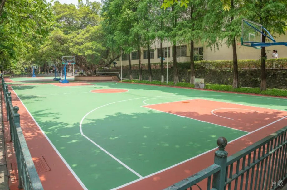 学校操场环境