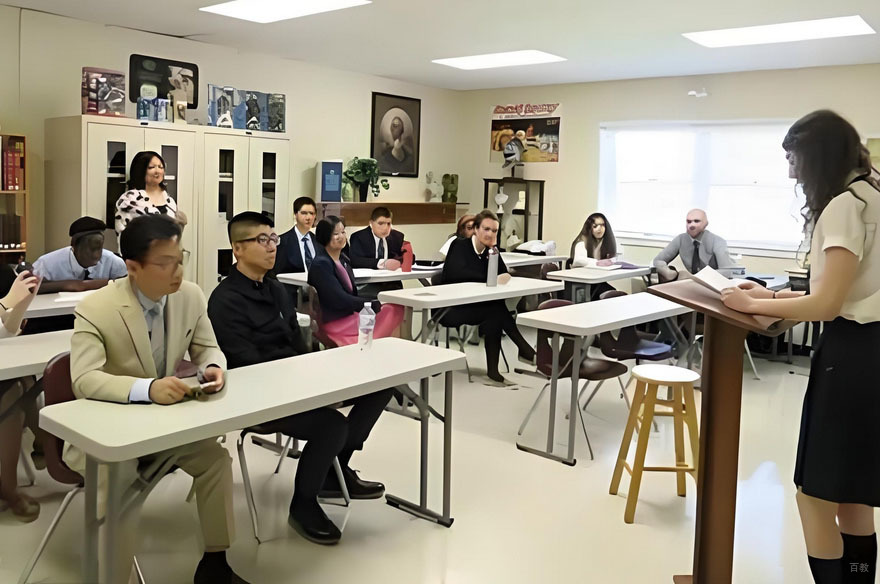 深圳德朗睿思国际学校_老师授课场景
