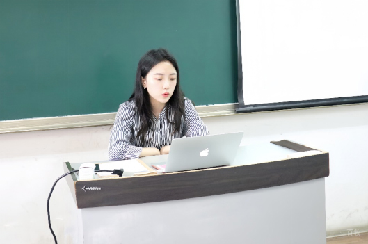 四川大学国际本科_教师授课