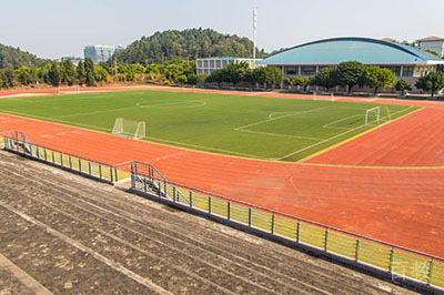 学校操场环境