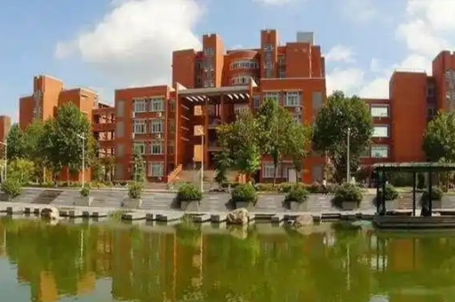 郑州大学国际学院校园景观