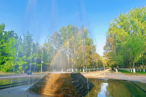 郑州大学国际学院学校喷泉环境