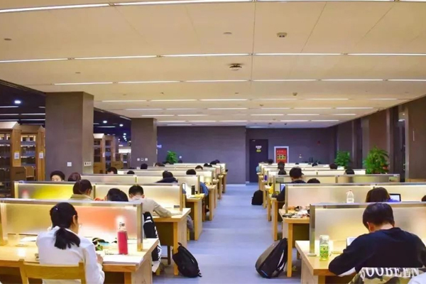 北京邮电大学国际本科_校区学员学习场景展示