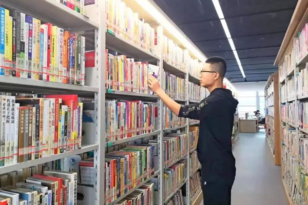 北京邮电大学国际本科_校区图书馆环境展示