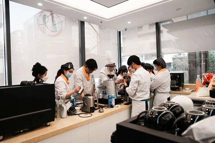 南宁优美西点_巧克力教室
