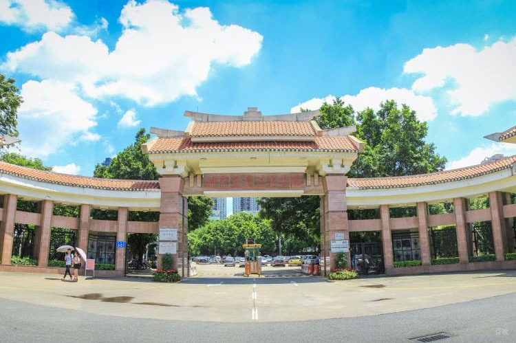 广州仲恺农业工程学院国际教育学院_学校门口环境
