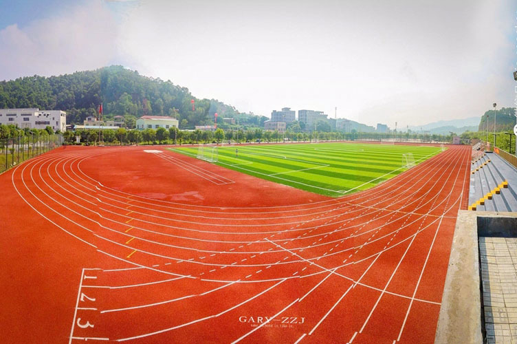 学校操场环境