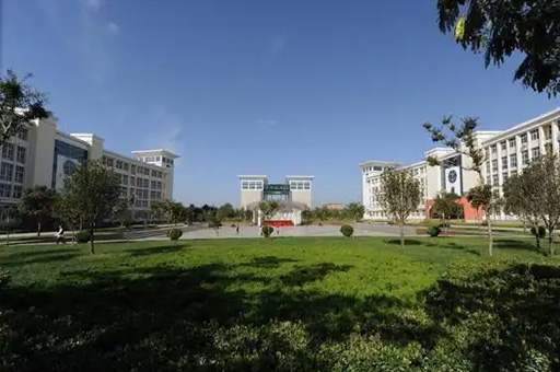 中原工学院国际本科_学校建筑环境
