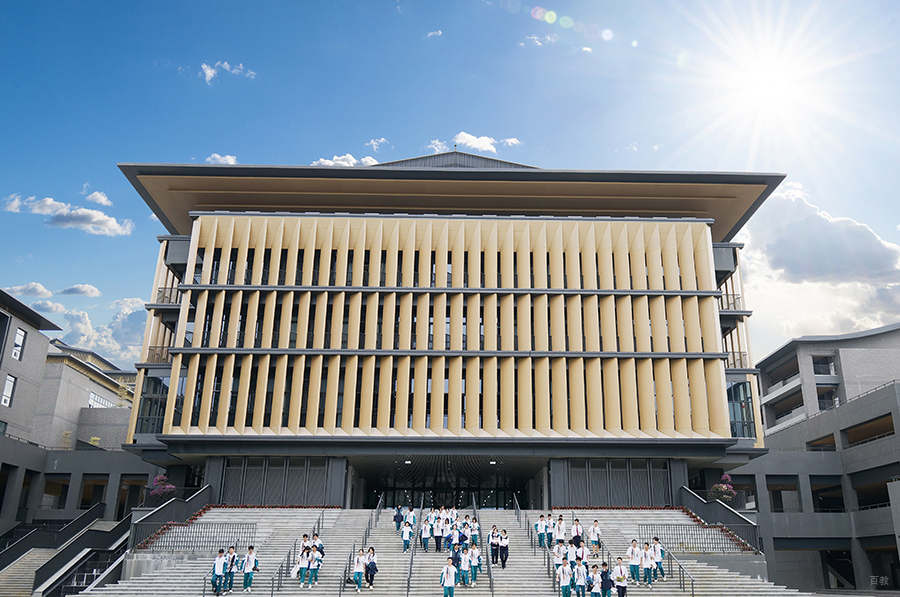广东实验中学中英国际学校_学校图书馆门口环境