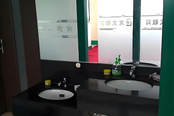 苏州龙文教育_洗手间环境