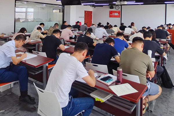 合肥研粒教育校区学员上课场景展示