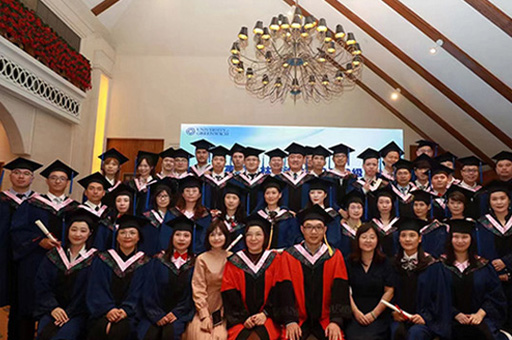 郑州国研时代_学生合照环境