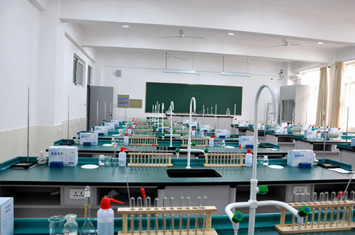 厦门工学院附属学校国际部_化学实验室环境
