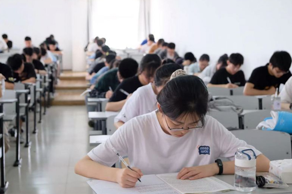 杭州三联高复_学生考试环境