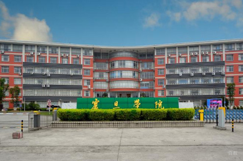 学校外景