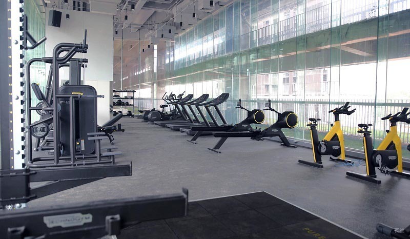 深圳国际交流学院_学校健身房环境
