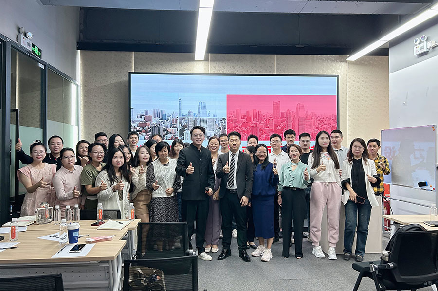 深圳德财无忧口才_学员合影留念