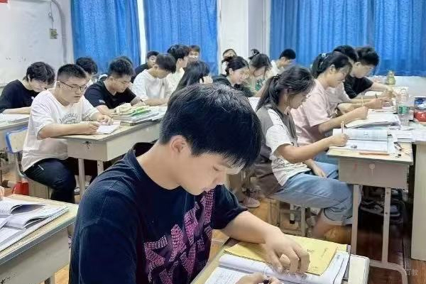 校区学员上课场景