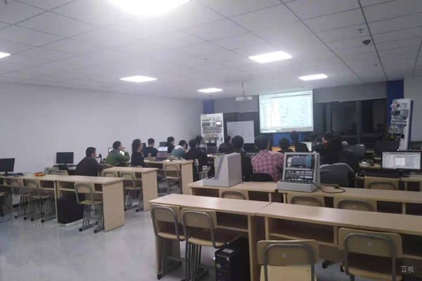 合肥新工科智能制造学院_校区学员上课场景展示