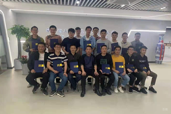 合肥新工科智能制造学院_毕业学员合影留念