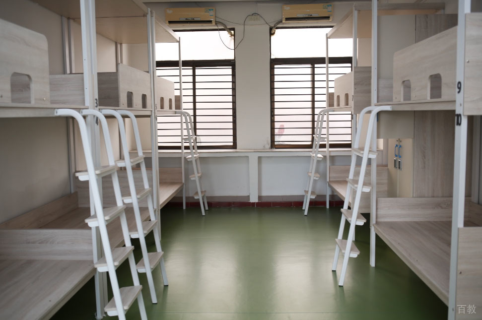 学校宿舍环境