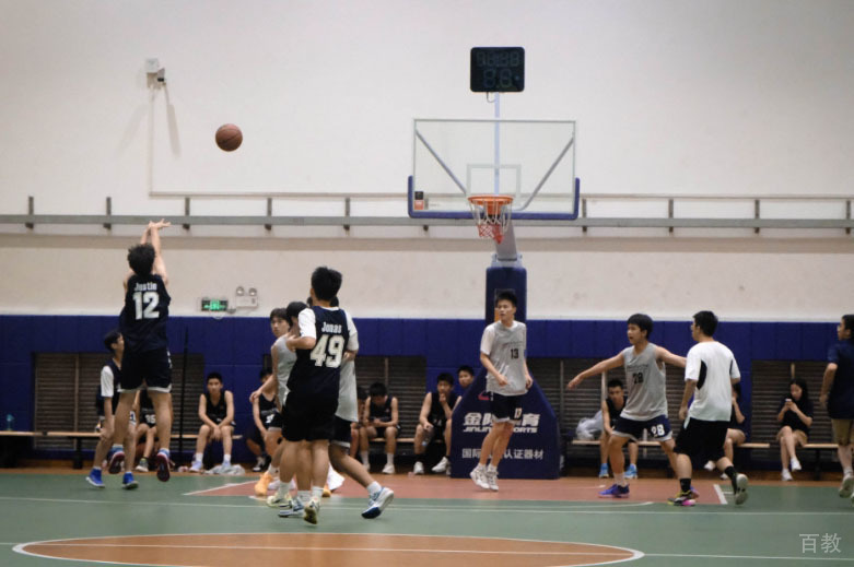 广州华附AP国际学校_学校篮球场环境