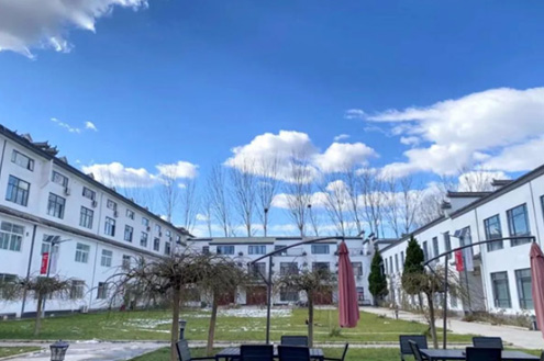 学校外景