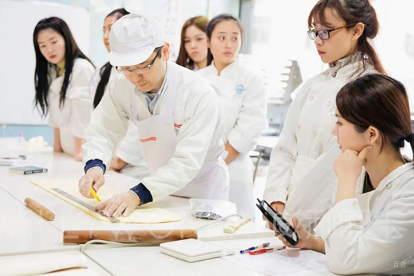 校区老师授课场景展示