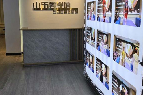 海口小乐化妆美甲培训学校_学校前台