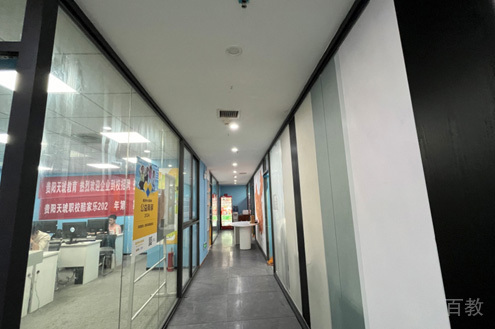 长沙璟周时代_学校走廊