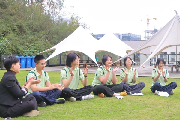 学生嬉戏环境