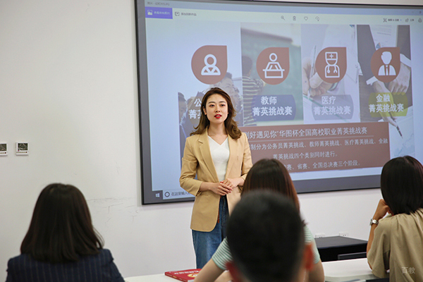 校区老师授课场景展示