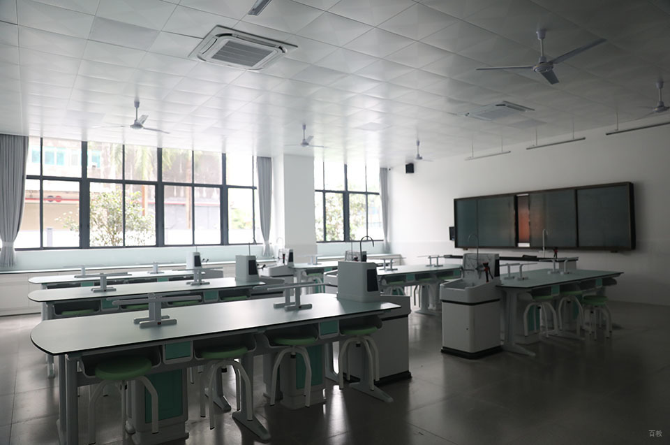 学校实验室环境