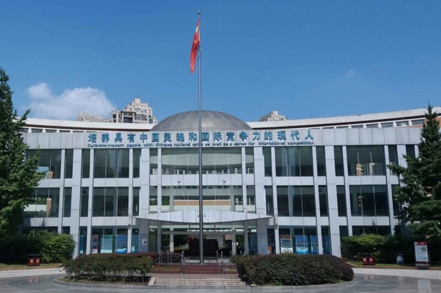 成都冠城实验学校国际部_校园环境