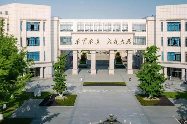 电⼦科技⼤学国际本科_教学楼环境