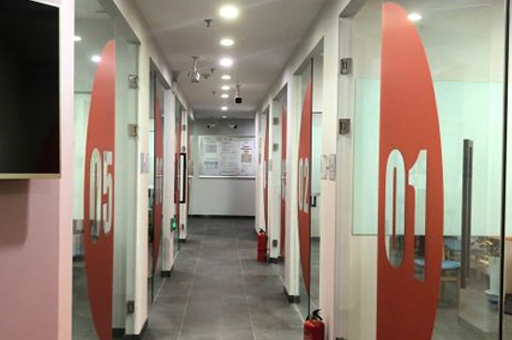 西安诺亚国际英语学校_学校走廊环境