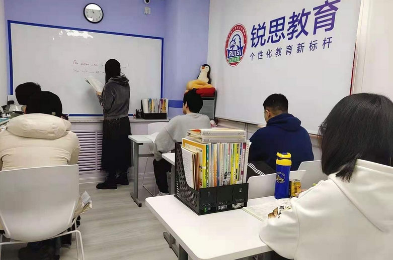 老師上課場(chǎng)景