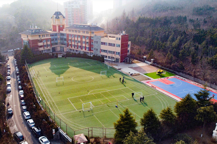 青島梅爾頓高中_操場(chǎng)氛圍