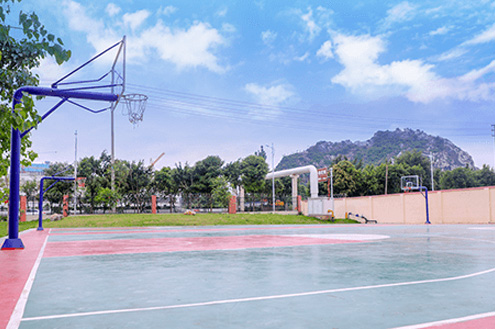 南宁华南烹饪技工学校_学校操场
