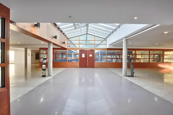 法国布雷斯特高等商学院_校内环境