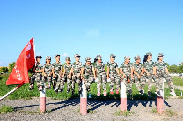深圳黃埔軍事夏令營_學員合影場景