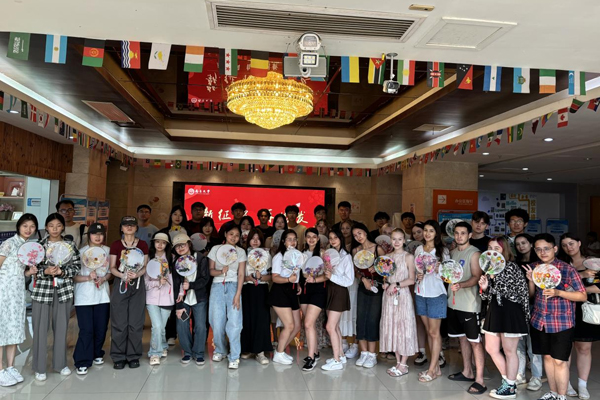 项目学生与俄罗斯来华留学生交流互动