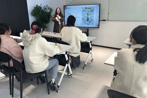 校区老师授课场景展示