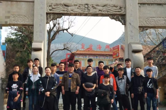 濟南數控模具研究所_合照環(huán)境