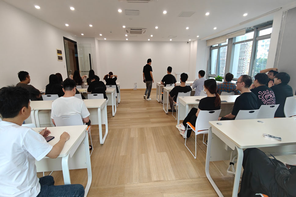 上海四叶草数字传媒_教室环境图片