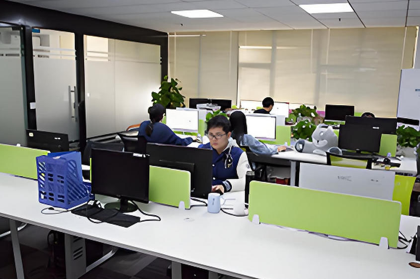 深圳百馬匯跨境電商培訓(xùn)學(xué)校_學(xué)校教室環(huán)境2