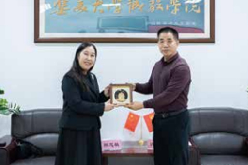 福州欧亚坤教育教师合照环境