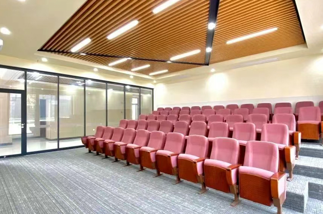 重庆锦秋沃顿公学_会议室环境